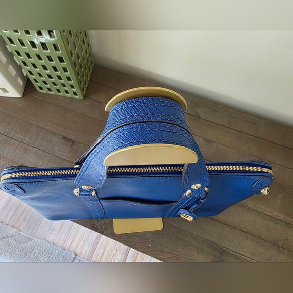 Henri Bendel West 57th Blue Leather Laptop Bag With Crossbody Strap & Lock - Picture 6 of 15